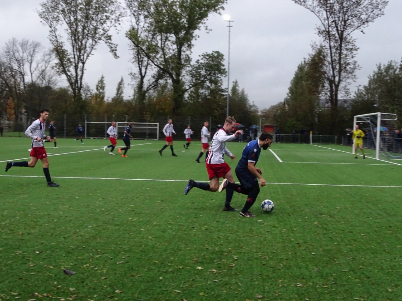 Victoria '04 wint in derby Vlaardingen